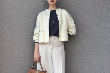 白系ワントーンの大人のパンツコーデ。品と大人感の秘訣はゴールドボタンのアクセント【40代の毎日コーデ】 画像