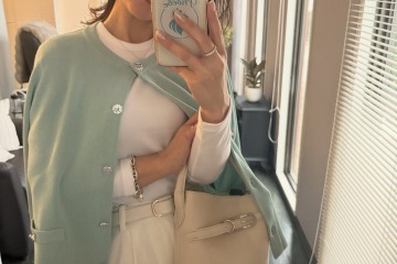 ミント×ホワイトで爽やかに。【ユニクロ】定番リブロンＴを格上げする春の好印象スタイル【40代の毎日コーデ】 画像