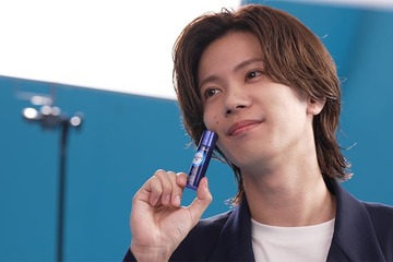 Number_i神宮寺勇太、紺色スーツでスマート演技「プレッシャーをひしひしと感じました」平野紫耀＆岸優太に続き新CM出演 画像