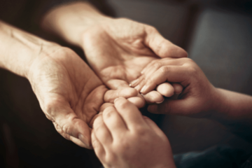 おもちゃを壊して泣く孫。「どうしたの？」70代祖母の“優しい伝え方”とは 画像