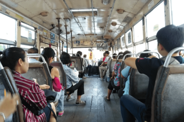 「降車ボタンが壊れてる！」タイの路線バスで遭遇した“斬新なアイディア”とは 画像