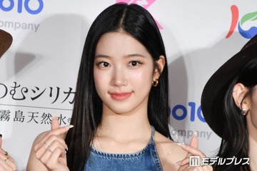 LE SSERAFIMカズハ、ほっそり美脚際立つミニ丈衣装姿「素晴らしい着こなし」「脚のラインに目を惹かれる」とファン絶賛 画像