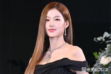 TWICEサナ、素肌輝くキャミコーデに反響「スタイル良すぎ」「ビジュアルが神」 画像