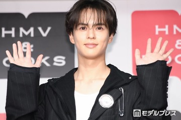 奥野壮、ピンク髪に大胆イメチェン「似合いすぎ」「ビジュアル最強」とファン絶賛 画像