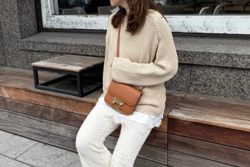 ベージュ×オフホワイトで軽やかに。表情豊かなシャーリングパンツが主役のワントーンスタイル【40代の毎日コーデ】 画像