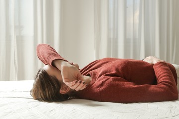 「ささいなことで涙が出る」「不安で仕方がない」……。更年期のメンタル不調は何科を受診すべき？ 画像
