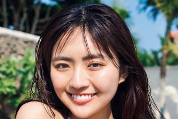 豊田ルナ、美バスト輝くビキニ姿で夏全開「ヤングマガジン」表紙登場 画像