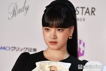 IVEリズ、ノースリミニワンピ姿に「お人形さんみたい」「肩のラインが美しすぎる」の声 画像