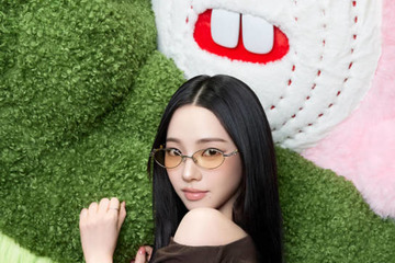 aespaカリナ、「GENTLE MONSTER」新作コレクションのソウルポップアップを訪問。ファッション分野でも存在感 画像