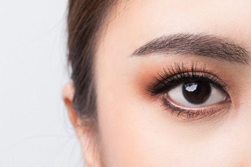 「わっ、オバさんくさっ！」男が「苦手」と感じる40代女性の眉3パターン 画像