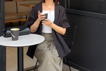 シアー素材で涼しげに。冷房対策にも重宝する最旬ジャケット術【40代の毎日コーデ】 画像