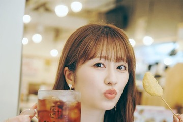 ももクロ佐々木彩夏、30歳の節目に初の単独写真集決定 “もぐもぐあーりん”満載の食旅カットも解禁 画像