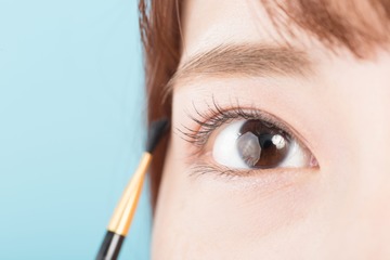 これやると一気にオバ見え！　40代を痛々しく見せるNG眉メイク 画像