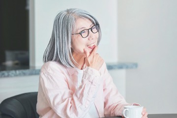 違和感やストレスを感じる関係は断ってヨシ！60歳女性インフルエンサーが教える「手放し活」で、気配りしすぎな女性の「もやもや」をスッキリ解消 画像