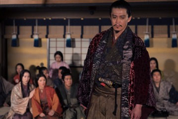 織田信長は「人を信じやすい男」だった？信じては裏切られ傷つく信長（小栗旬）が、秀吉（池松壮亮）に語った夢【NHK大河『豊臣兄弟！』26話】 画像