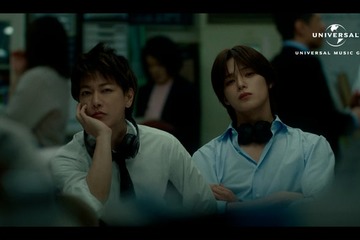 佐藤健＆K（&TEAM）新CM「花火の夏」篇解禁・舞台は会議室 Mrs. GREEN APPLE人気曲が世界観演出 画像