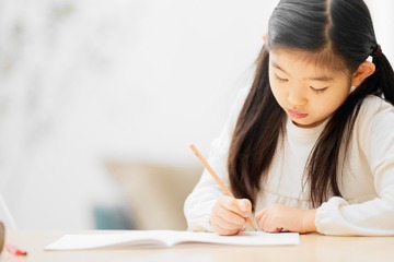 不登校を経験した娘の中学受験。専門の家庭教師を頼んだら「真綿が水を吸うように」勉強を始めた６年生 画像