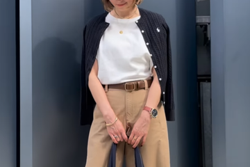 シンプル配色でオシャレ。【ユニクロ】ベージュパンツで仕上げる大人カジュアルな着こなし【40代の毎日コーデ】 画像