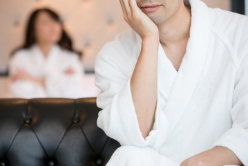 「二度と一緒に泊まらない！」男性が心に誓った40代女性のホテルでの振る舞いとは 画像