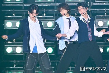 TAGRIGHT＆YUMEKI（ユメキ）制服姿でコラボ 学園寸劇→キレキレダンスのギャップで魅了【関コレ2026A/W】 画像