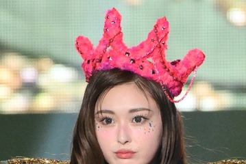ゆうちゃみ、トップバッターで「TGC松山」開幕 王冠×ミニスカで存在感放つ【TGC松山2026】 画像