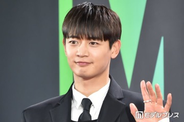SHINeeミンホ、上裸にファージャケットで鍛え上げられた肉体美披露「ワイルドでかっこいい」「色気がすごい」と反響 画像