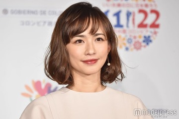 マレーシア移住の優木まおみ、広々自宅プール公開「ゴージャスな生活」「市民プールより広そう」と反響 画像