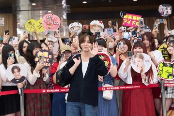 山田涼介、台北でソロアジアツアー開幕 ドームツアーから曲順組み替え・歓迎ムードの空港＆現地記者会見ショットも 画像