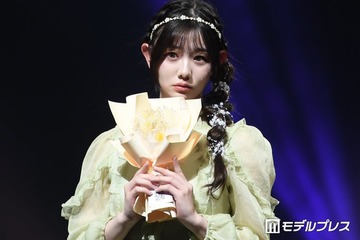 「今日好き」秋山みづき、ショート丈ニットから美ウエストちらり「ビジュ良すぎる」「引き締まってる」 画像