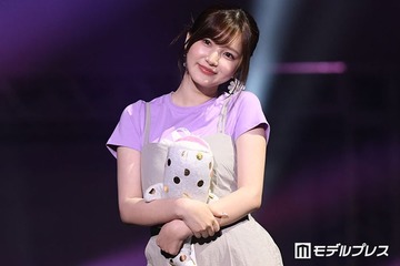 登録者数140万超美人YouTuber「ちょっと背が高くなった日」美脚スラリのビッグカーディガンコーデ公開「スタイル異次元」「脚が綺麗すぎる」の声 画像
