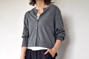 「とろみバルーン」が今年顔。【GU】のドレープパンツ×カーデで叶える初秋シックな着こなし【40代の毎日コーデ】 画像
