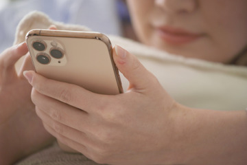 【衝撃】スマホの長時間の使用も関係!? 皮膚科医が明かす「ハンドクリームを塗っても治らない手荒れ」の意外な原因 画像