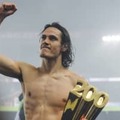 カバーニ、雑草を刈る