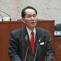 香川県議会本会議で、立候補しない意向を表明する浜田恵造知事＝16日午前、高松市