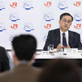 記者会見するJR東海の金子慎社長＝9日午後、名古屋市中村区