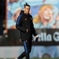 ベイル、レアルのベンチ入りに“遅刻”…試合中に歩く