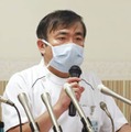 記者会見で内密出産2例目について説明する慈恵病院の蓮田健院長＝11日午前、熊本市