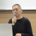 講演で、性的少数者への理解について話す広島修道大の河口和也教授＝5日午後、広島市