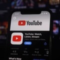 YouTubeの投げ銭機能「スーパーチャット」（スパチャ）について、仕組み、やり方、スパチャをするメリット、注意点などを解説します。配信者側がスパチャを受け取る方法もご紹介します。