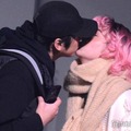 「東京輪舞」ゲネプロにてキスをする高木雄也、清水くるみ（C）モデルプレス