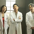 小池栄子、仲野太賀、岡部たかし「新宿野戦病院」第6話より（C）フジテレビ