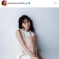 鈴木愛理、色白美脚が眩しい白ワンピSHOTにファンうっとり「美人すぎる！」「スタイル抜群」