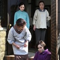 （奥）毎田暖乃、山野海（前）余貴美子、尾碕真花「虎に翼」第113話（C）NHK