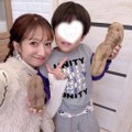 辻希美、5歳三男が芋堀りへ！笑顔でパシャリ「めっちゃ立派なお芋」「楽しかったみたい」