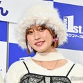 王林、ミニスカ×レースタイツで圧巻美脚披露「お人形さんみたい」「アイドル王林最強」と絶賛の声 画像