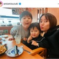 3児の母・鈴木亜美、子供たちとパシャリ！回転寿司堪能SHOTに「幸せ家族」「娘ちゃんあみちゃんにそっくり」