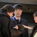 磯村勇斗、松山ケンイチ、広瀬すず「クジャクのダンス、誰が見た？」第2話（C）TBS