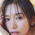 志田音々、接近ショットで大人の表情「週プレ」表紙飾る 画像