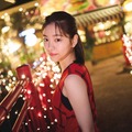 當真あみ1st写真集「Ami」封入特典ポストカード／撮影：屋山和樹