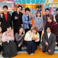 （後列左から）陣内智則、菊池風磨、二宮和也、川栄李奈、安田顕、山田涼介、吉瀬美智子（前列左から）朝日奈央、3時のヒロイン、千葉雄大（C）日本テレビ